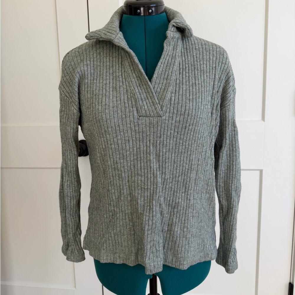 LOFT Women's Ribbed Collared Long Sleeve Top – Size M